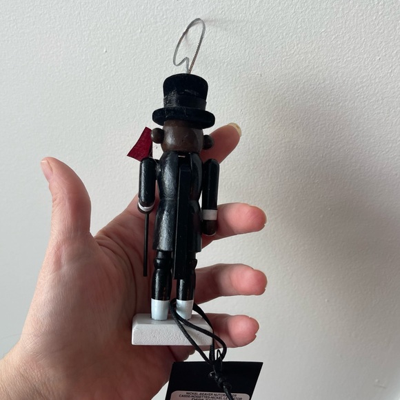 Rare Hudson’s Bay nutcracker beaver with top hat traditional Christmas ornament - Picture 6 of 9